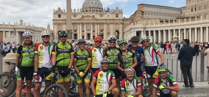 A Piazza San Pietro con gli amici di Tuscia Bikers MTB